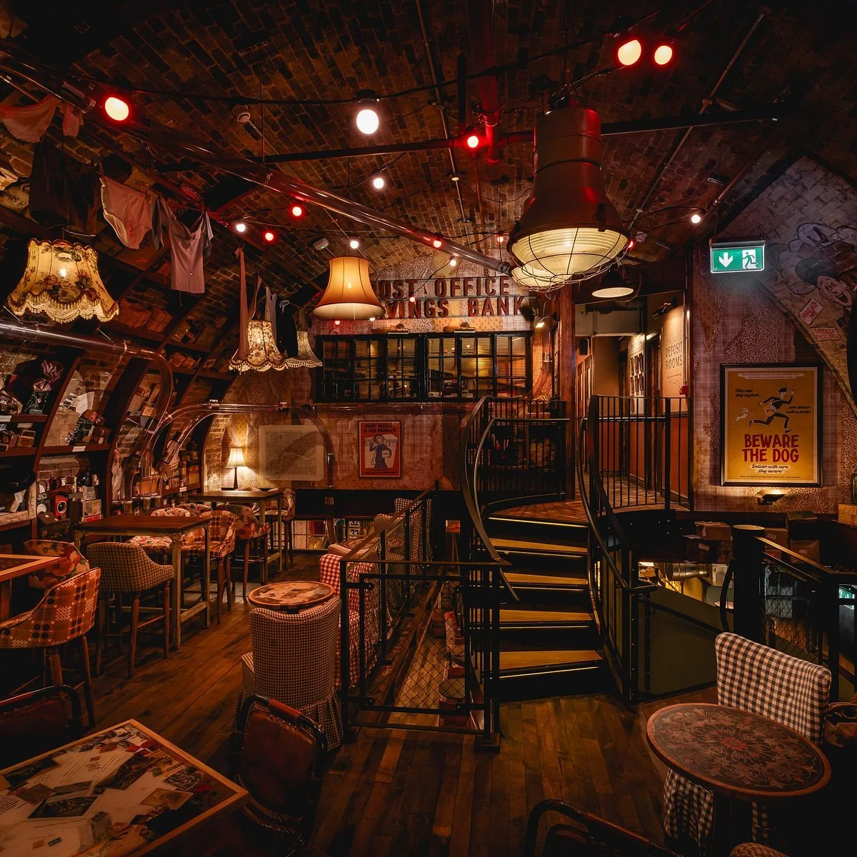 Guía de los 16 Lugares Más Icónicos y Temáticos para Tomar Algo en Londres