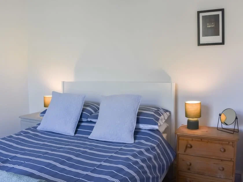 New bedlinen, upcycled drawers and new lights to brighten up the bedroom