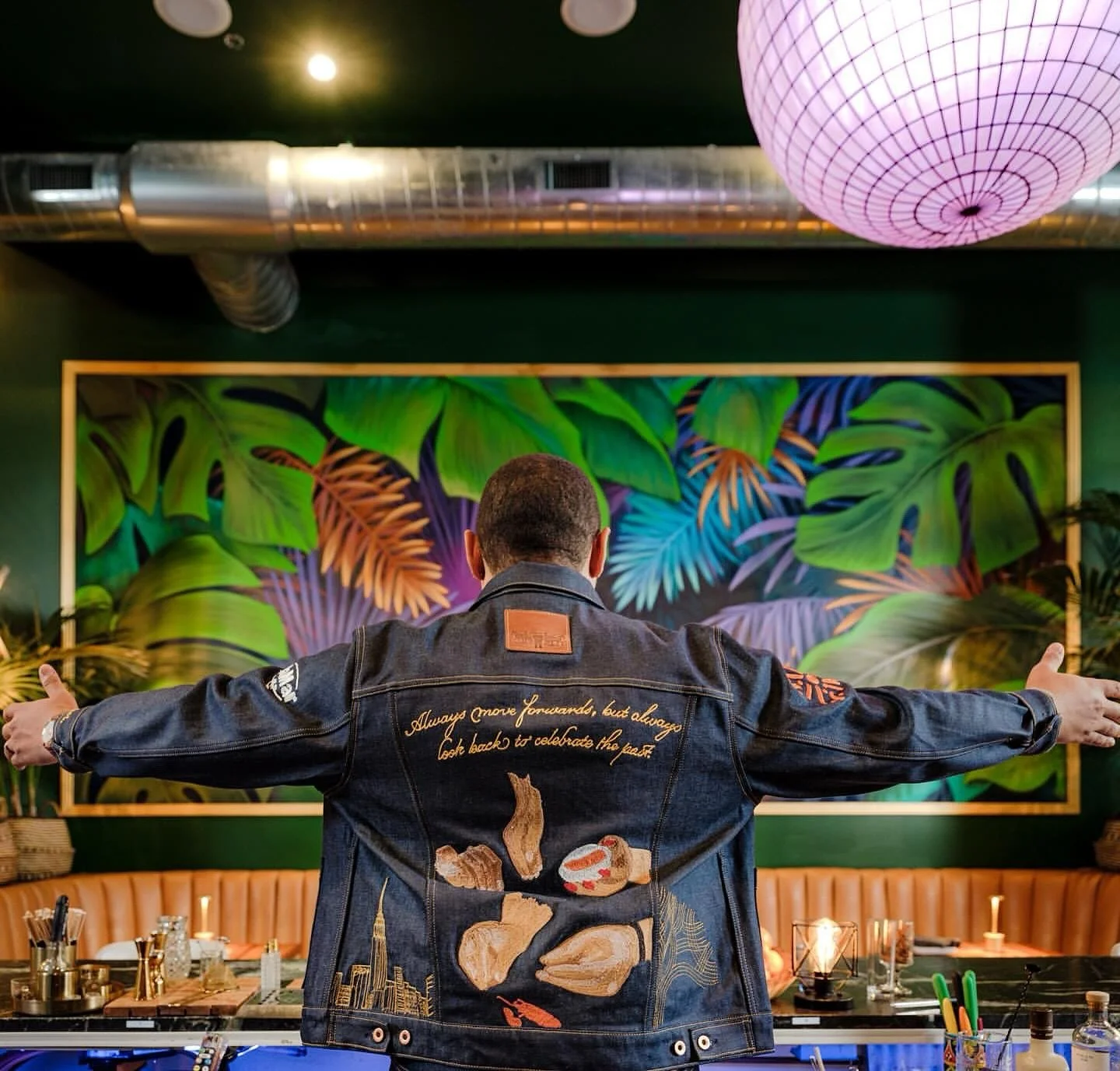 🥰➡️&bull; @sobremesaoak The Mural that brought everything together ❤️

It&rsquo;s been over 5 years and our sexy tropical mural is still as pristine as ever thanks to the amazing team @localeditionmktg . It&rsquo;s a tropical jungle that really brin