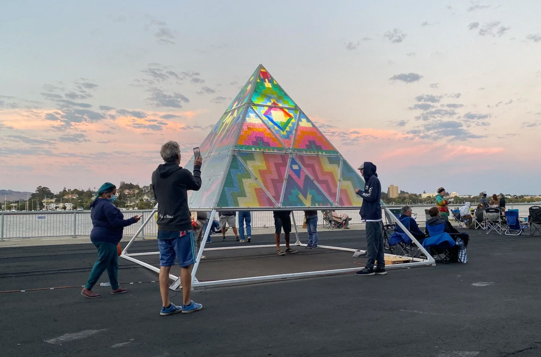 GUMMY BEAR PYRAMID by Dicapria