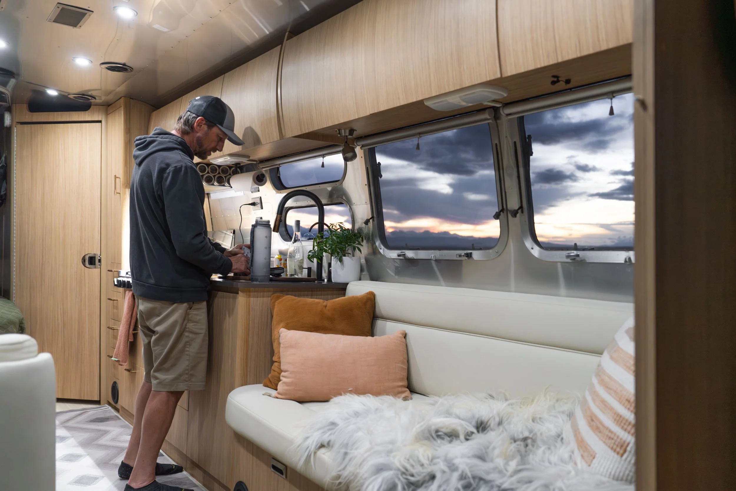 airstream-flying-cloud-interior-sunset.JPG