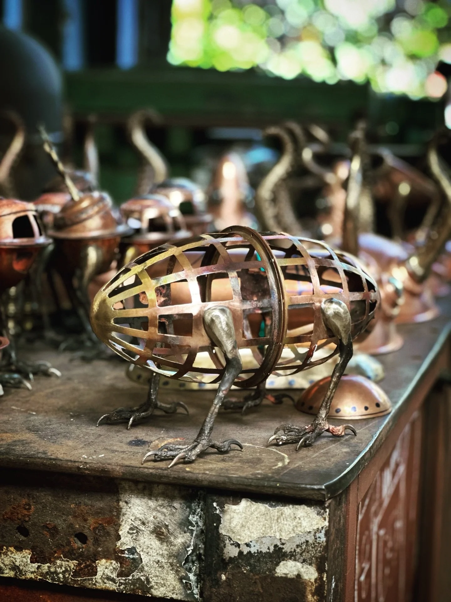 This new one in the works right now.

#iconiclighting #evanchambersobjects #glassblower #lampdesign #interiordesign