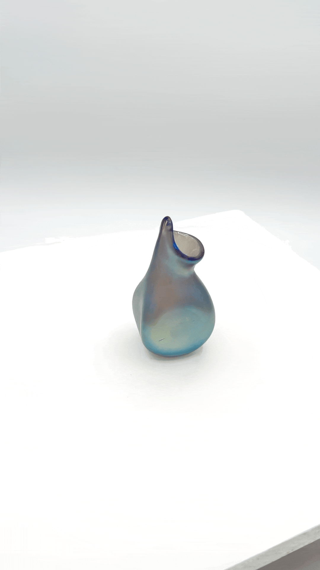 44GlassVid.gif