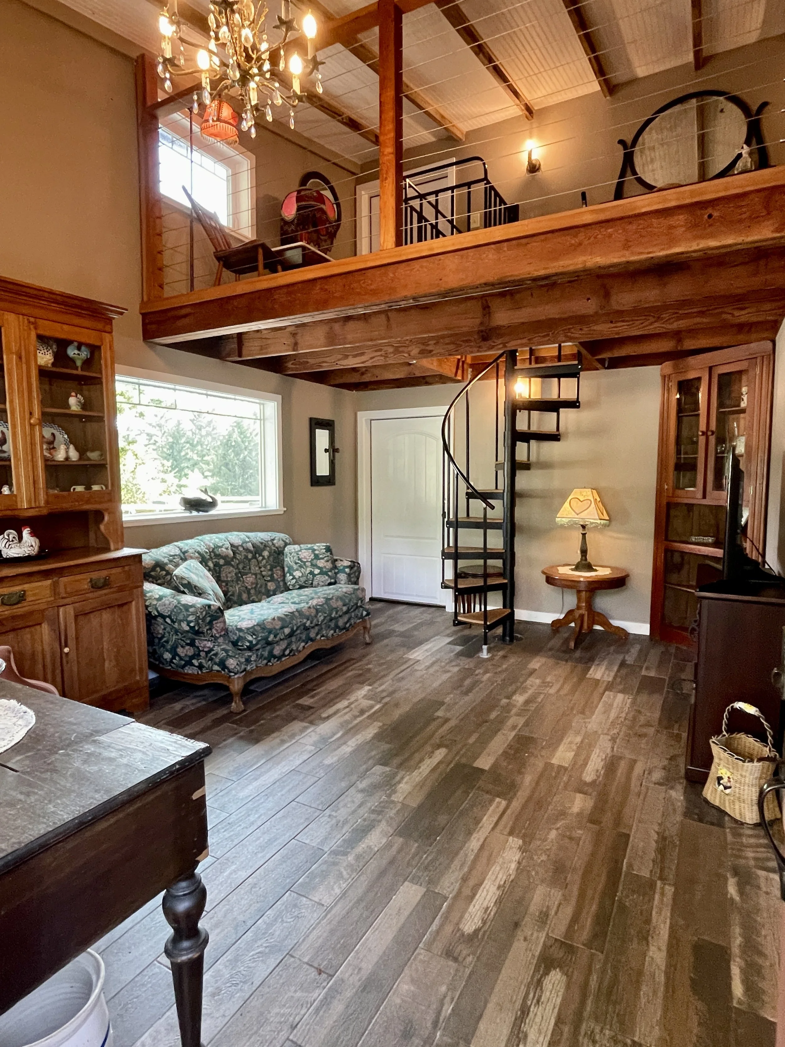 Hay Loft Apartment - living room