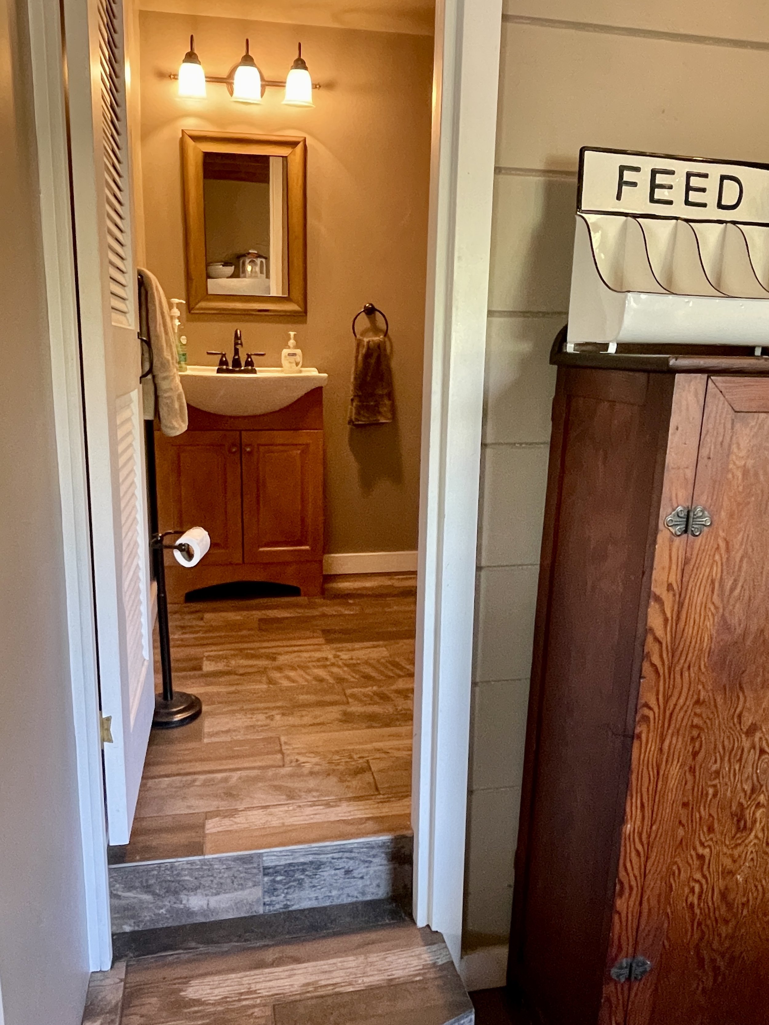 Hay Loft Apartment - bathroom