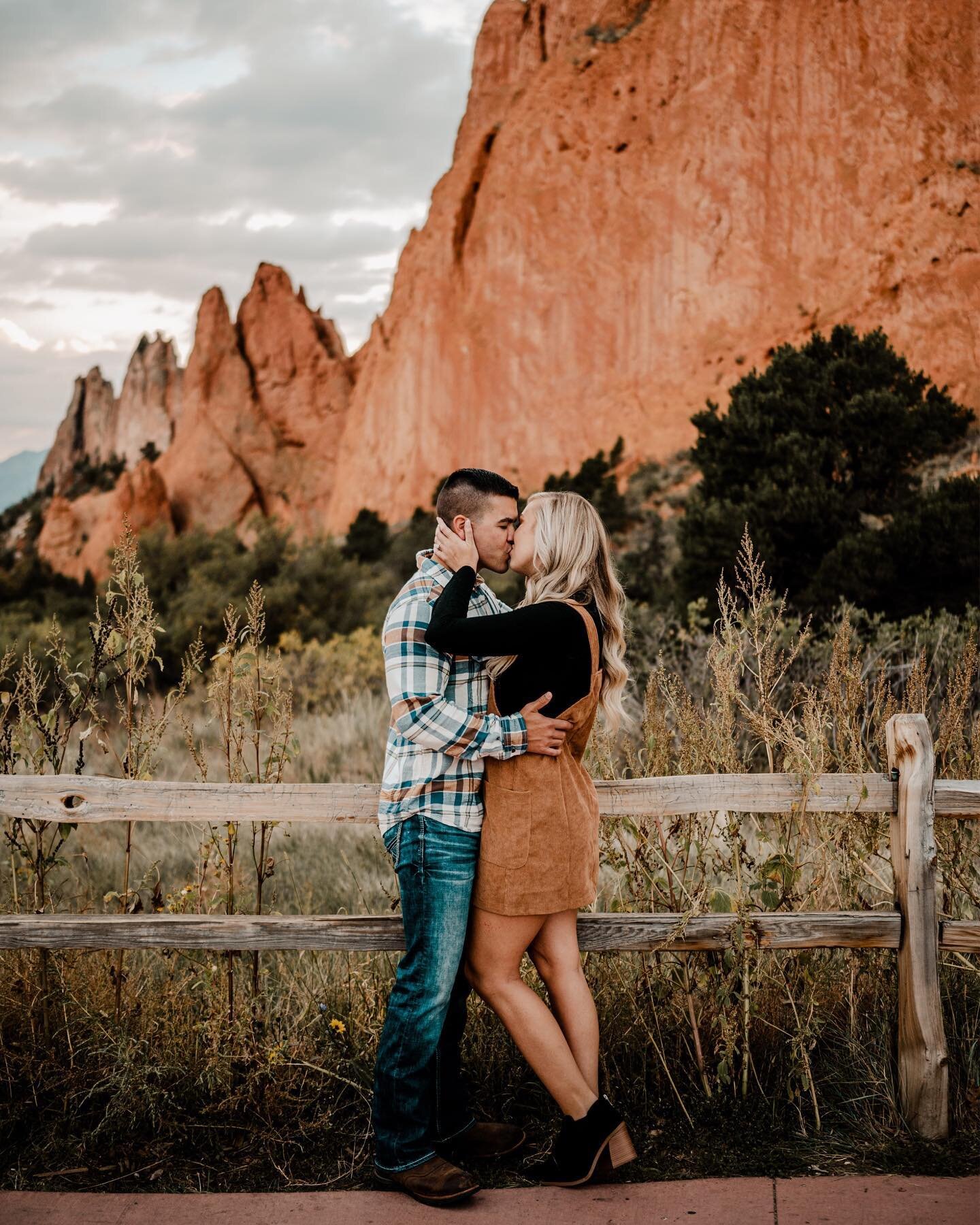 I live in the most beautiful place on earth and you&rsquo;ll never convince me otherwise. ✌🏻 capturing gorgeous couples in gorgeous places NEVER gets old!
-
-
-

#coloradophotographer #coloradospringsphotographer #coloradospringsengagementphotograph