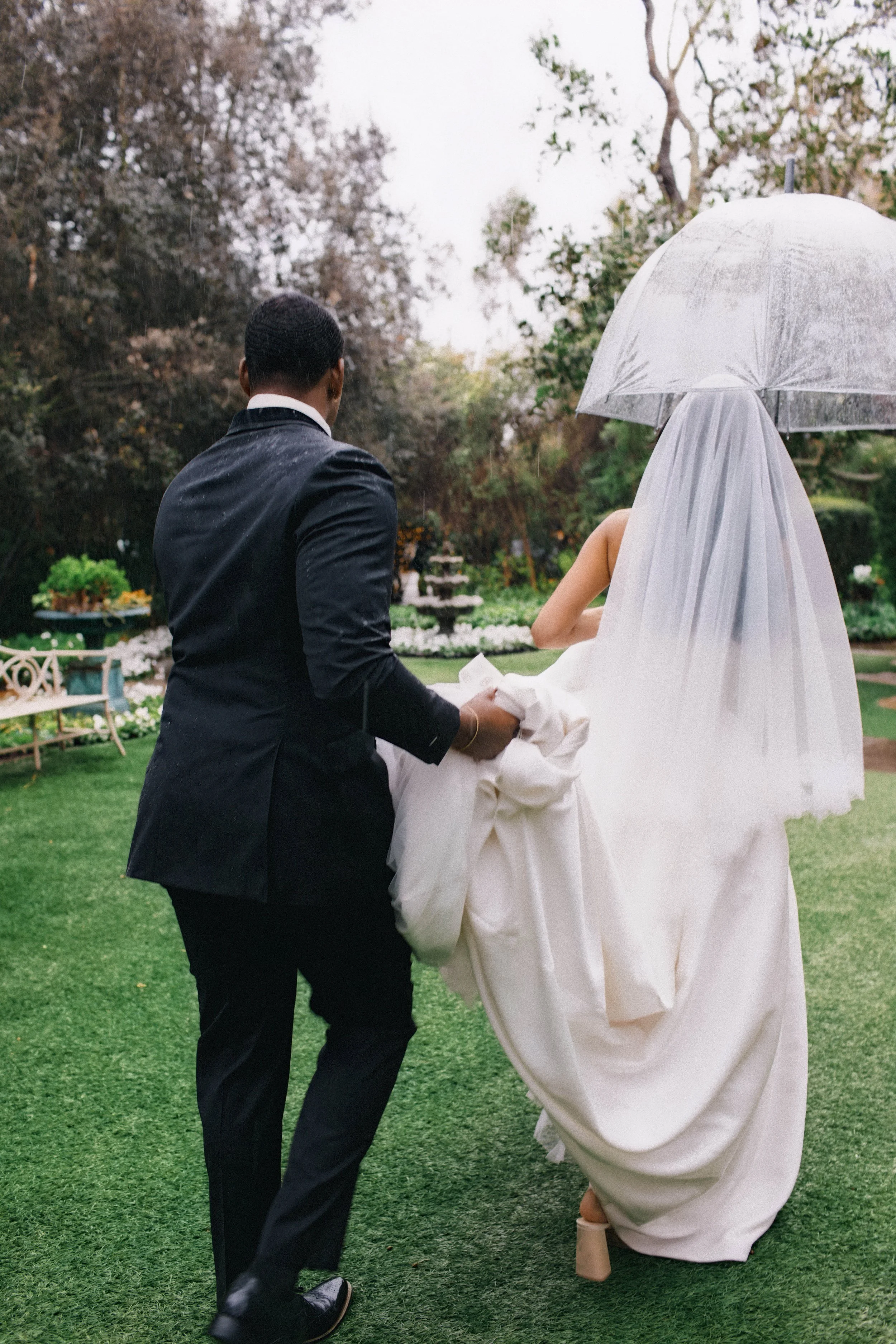 Rainy Day Wedding at Twin Oaks Garden on Film | Savannah &amp; Nate’s Romantic Garden Wedding