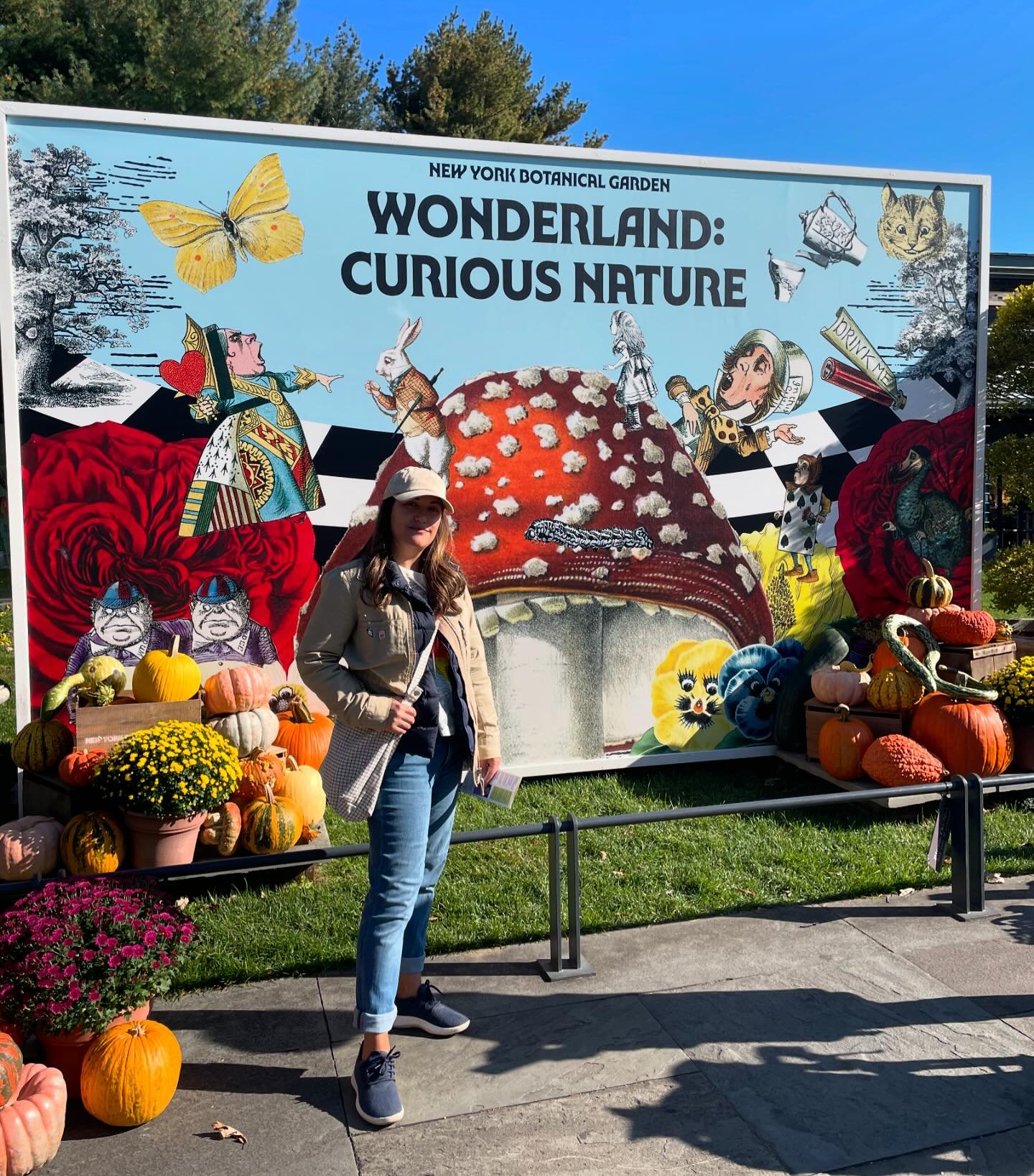 Had fun in wonderland with @veronicafuentes_art we followed the 🐇 #nybg #aliceinwonderland #nature #ilovenyc