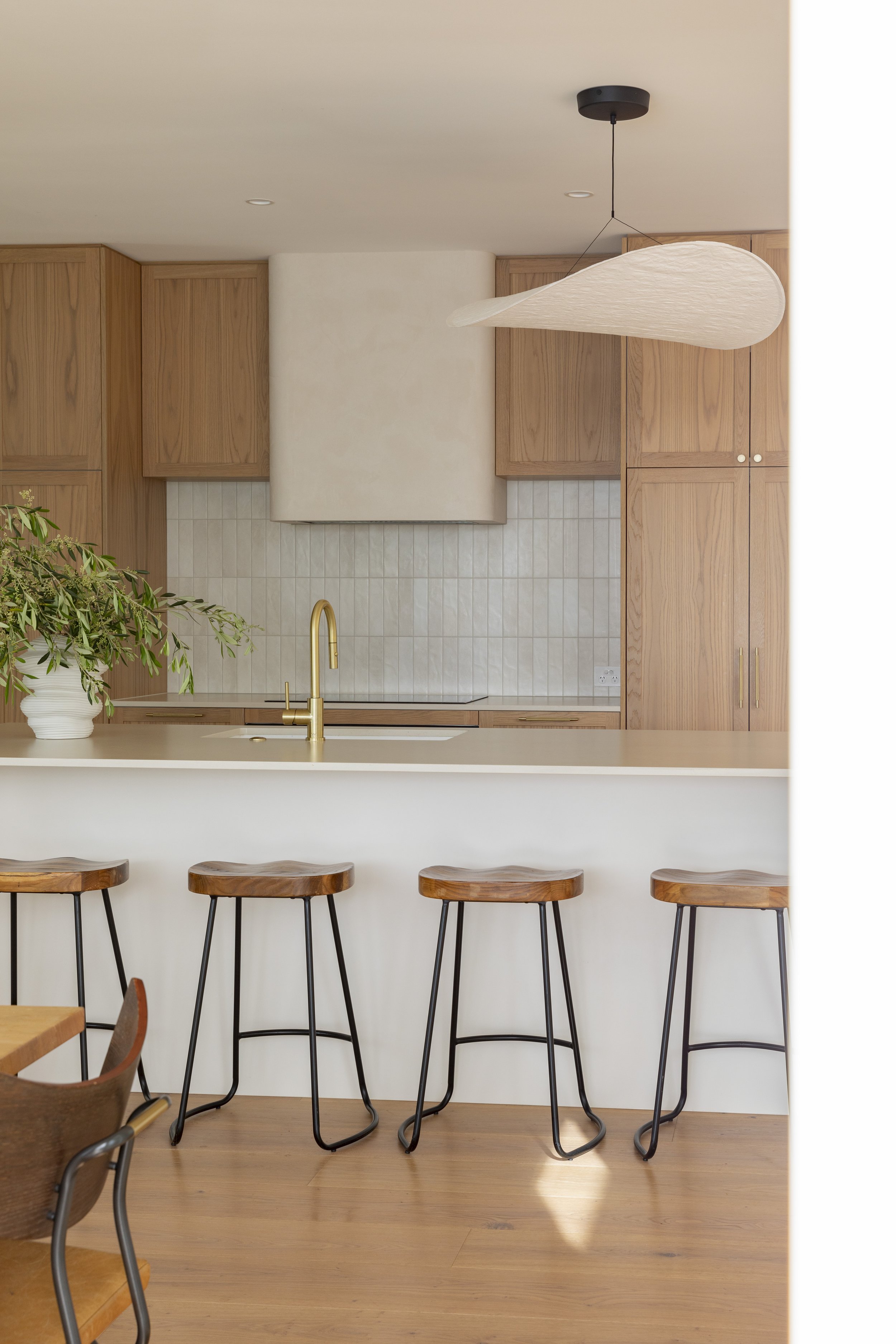 Reveal / Coastal cool kitchen — Shelley Ferguson Studio | Interior Designer