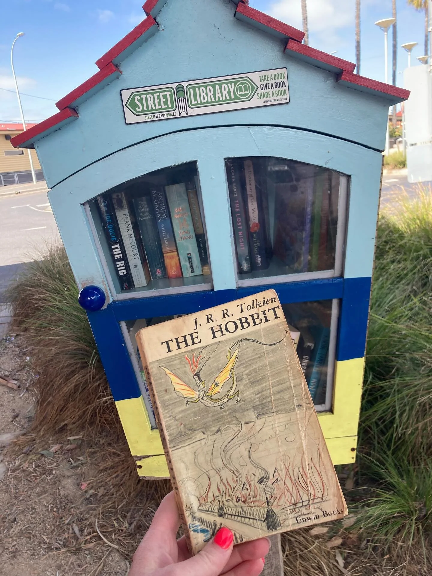 Hobbit number 13. Lenny Marks would be happy with stumbling across another edition this morning. 
Sandringham street library 📚 

#freelibrary #hobbit #books #lennymarks #read #tolkien #lennymarksgetsawaywithmurder