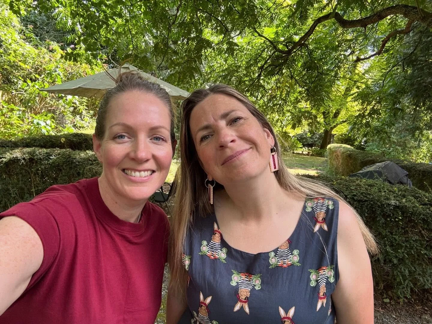 Delayed post and still coming off the high of a glorious writing retreat with the glorious @katesollywriter at @clarendoncottages where I typed to the end (again) of what may one day be Book 3. There was book talk, quiet time, cockatoos, bush walks, 