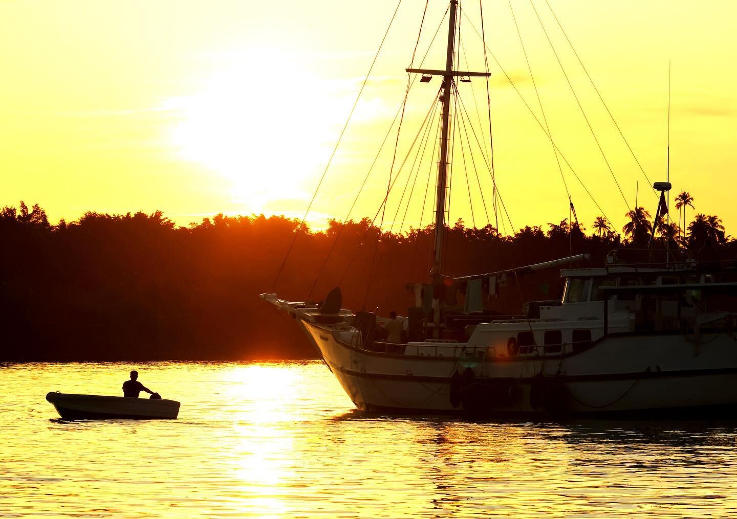 Come set sail with us this summer. All availability link below.

https://www.mangalui.com/summer-sessions

Empty lineups, great weather. That&rsquo;s what a West Sumatra summer is all about onboard the Mighty Mango.

📷 by @boneyard_limited 

#bleedm