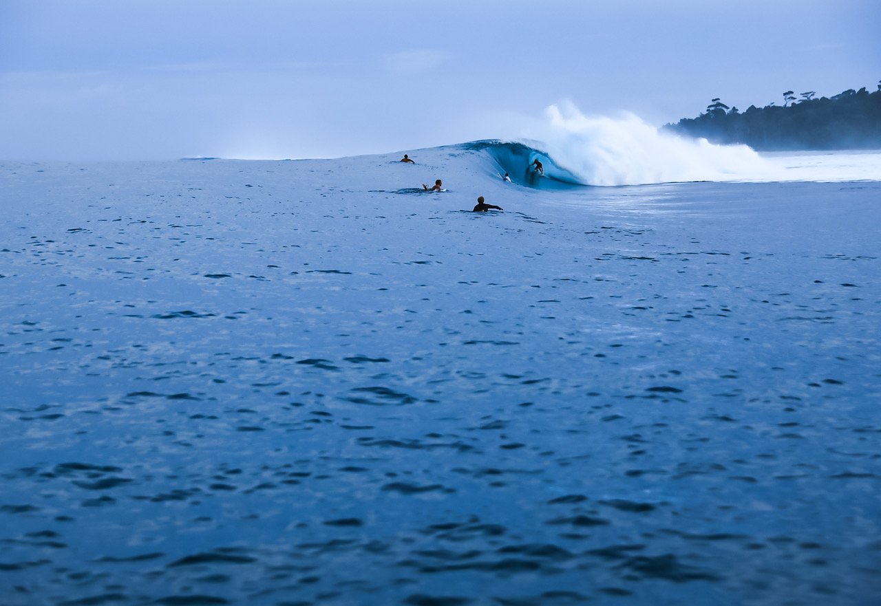 How quick could you paddle out seeing this?