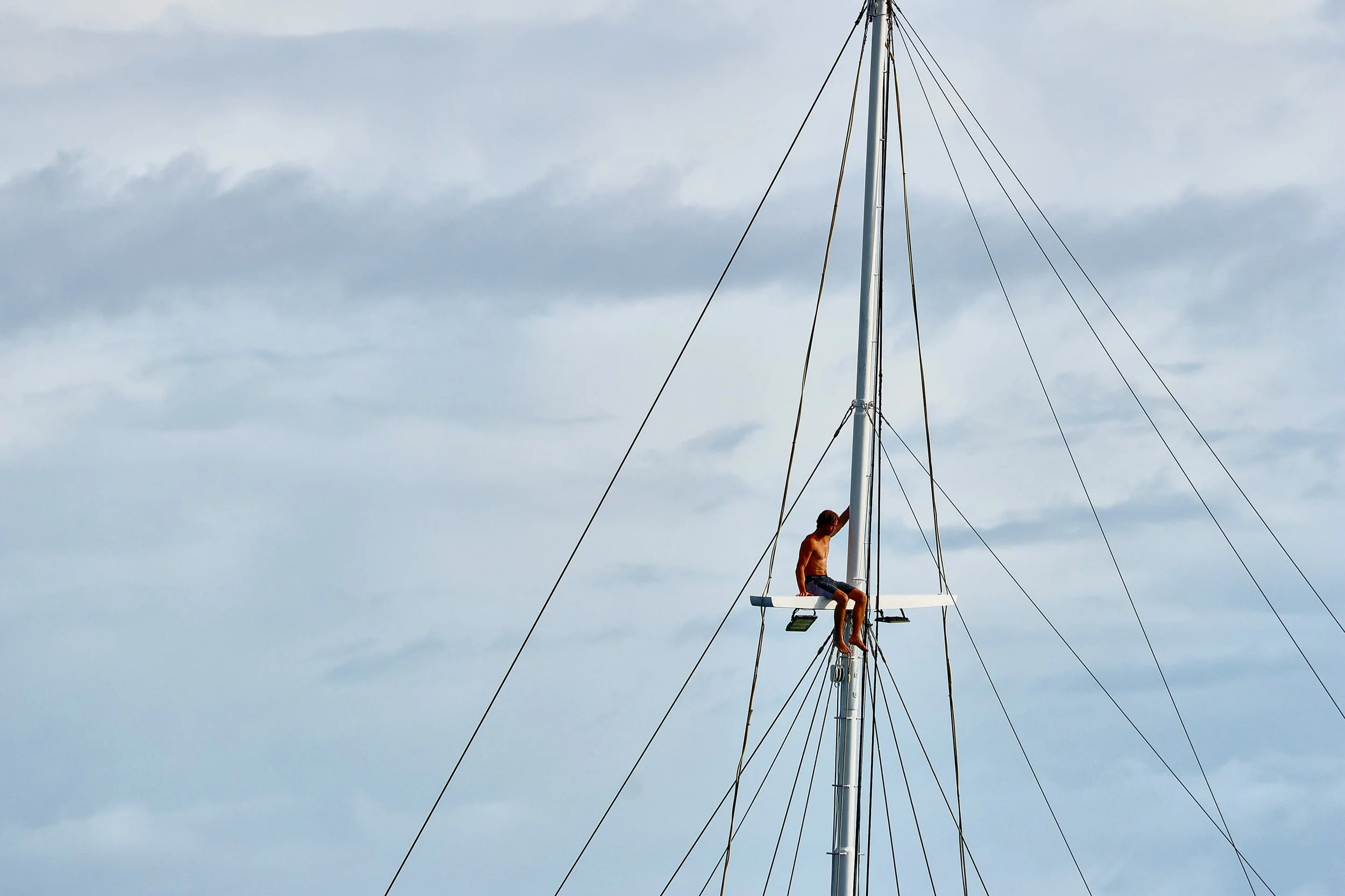  Mast hangs 
