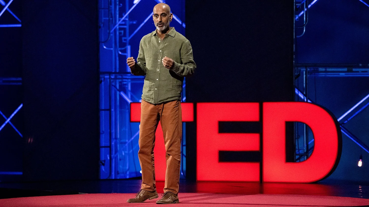 Internet of Elephants founder speaking about conservation technology and biodiversity.