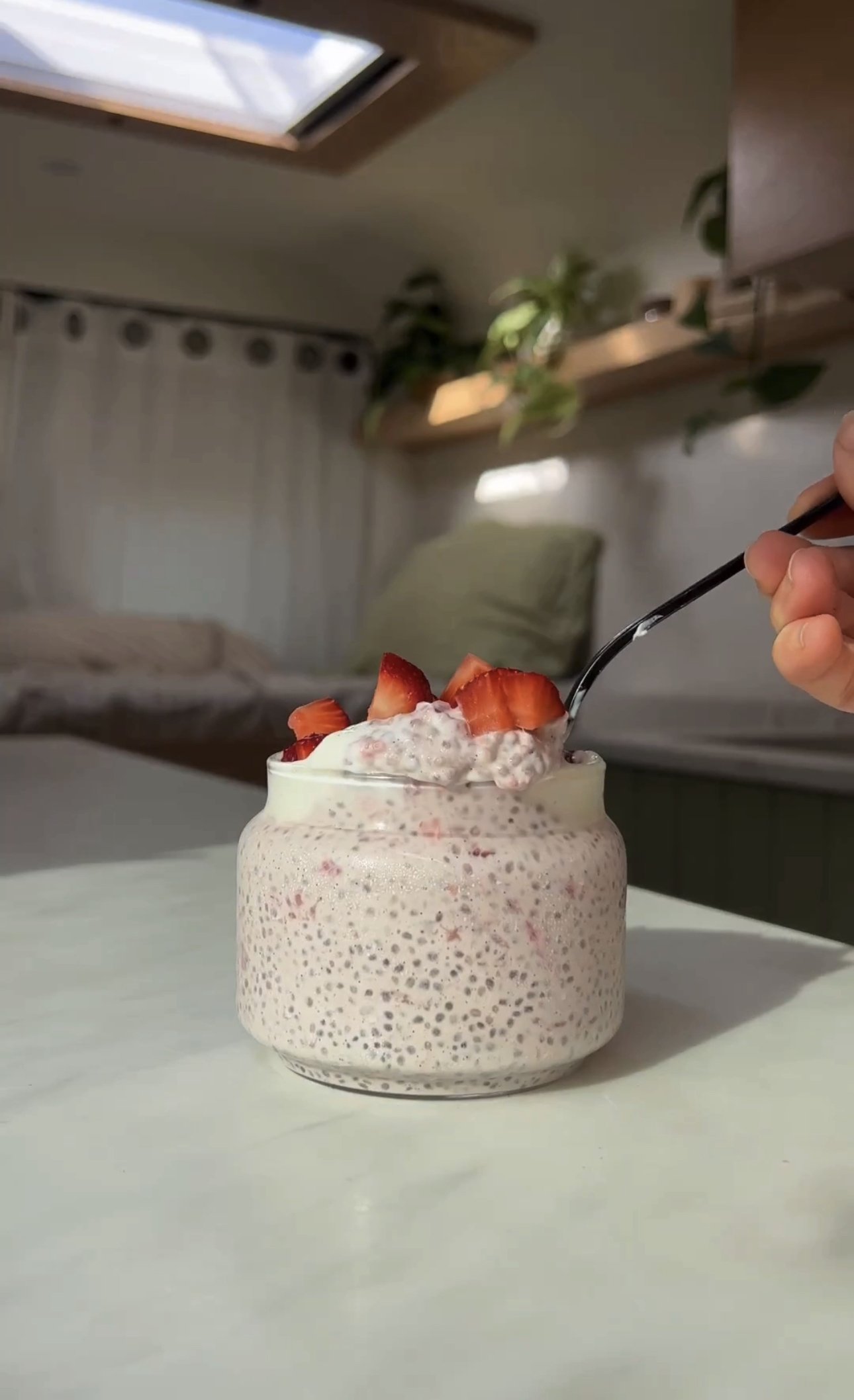 Wake Up to a Delicious Breakfast: Strawberry Chia Seed Overnight Oats ...