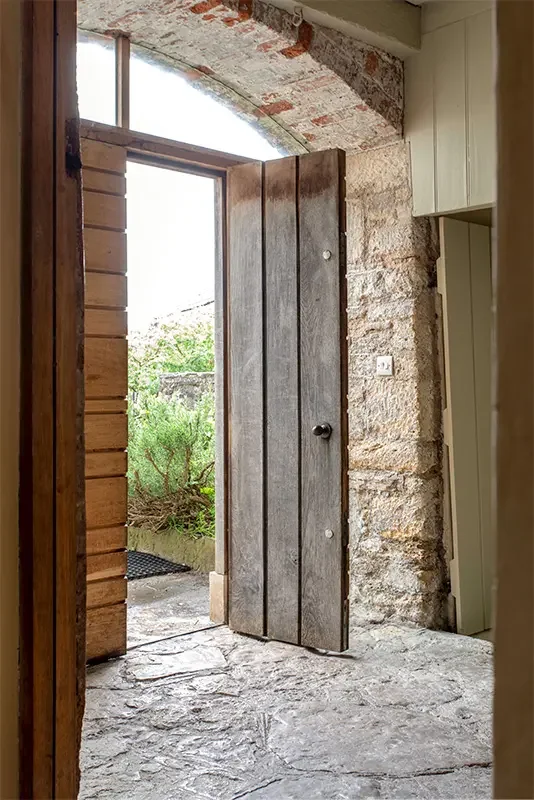 door_01.webp
