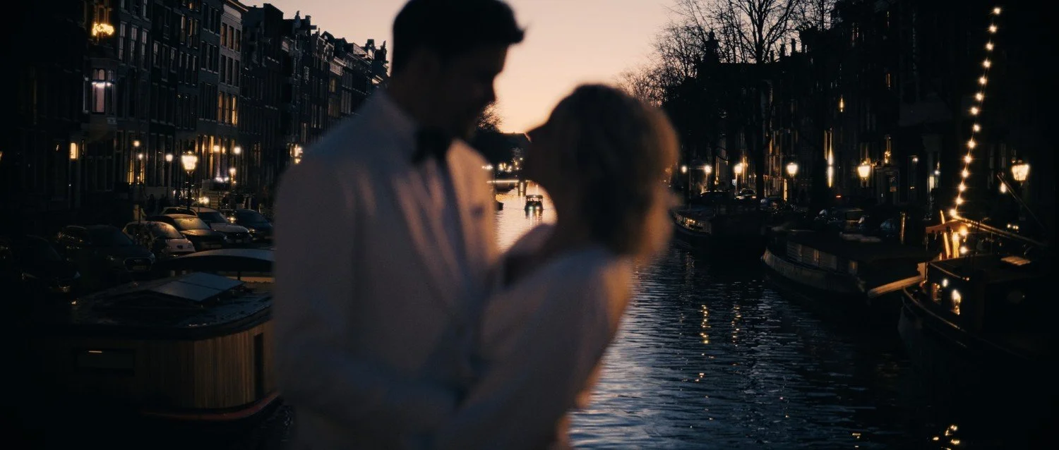 Winterbruiloft in Amsterdam met golden hour