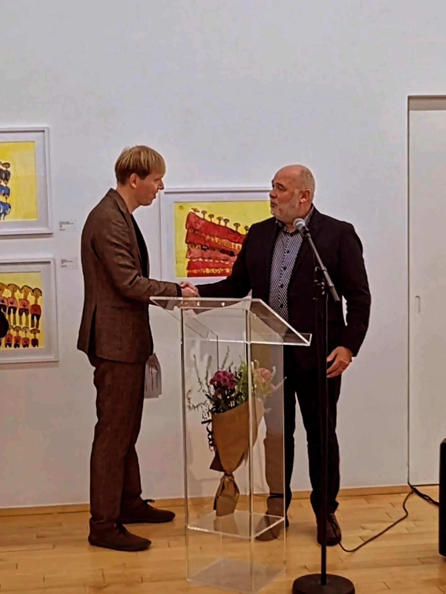 🟡 Sýning Þóris Gunnarssonar ,,Elding" opnaði í Hafnarborg í dag
🟡 Logi Einarsson ráðherra opnaði sýninguna og hélt ræðu
🟡 Aldís Arnardóttir safnstj&o