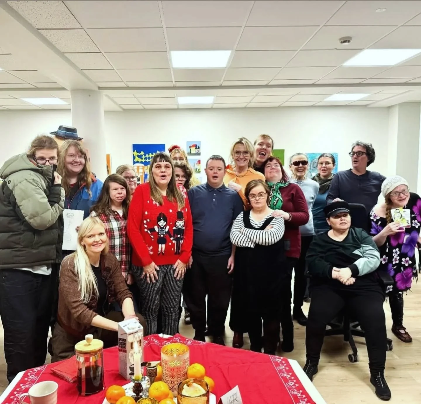 Hei&eth;a Bj&ouml;rg Hilmisd&oacute;ttir borgarstj&oacute;ri kom &iacute; heims&oacute;kn &iacute; Listvinnzluna i dag.
H&uacute;n kynnti s&eacute;r starfsemina og listaf&oacute;lk s&yacute;ndi og sag&eth;i fr&aacute; verkum s&iacute;num.
Vi&eth; &th