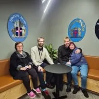 Í Menningar-, nýsköpunar- og háskólaráðuneytinu.