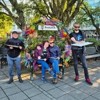 Teiknað úti í góða veðrinu á Austurvelli.