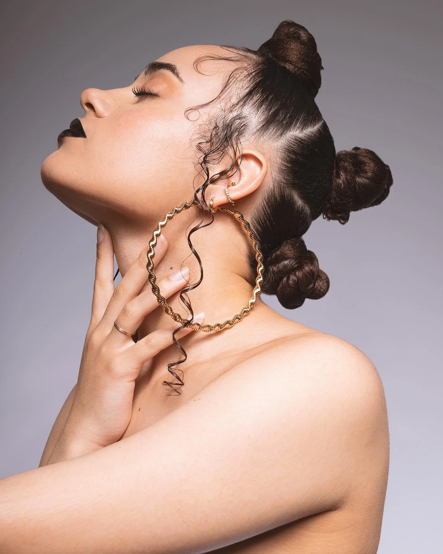 Queen Loriane 👑

Mod&egrave;le @looo_972 
Mua @f_pw_makeup 
Hair @_am3.s_ 
Photo @anais.heinrich 

#portraitphotography #beautyphotography #frenchphotographer #fashionphotography #editorialmakeup #creativepreneur