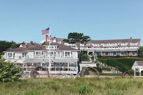 Chatham Bars Inn is located in one of New England&rsquo;s most honored and historic destinations- Cape Cod!! First opened in 1914, this stunning oceanfront resort overlooks a quarter mile of private, pristine beach!

⛵️Recently awarded the coveted 5 