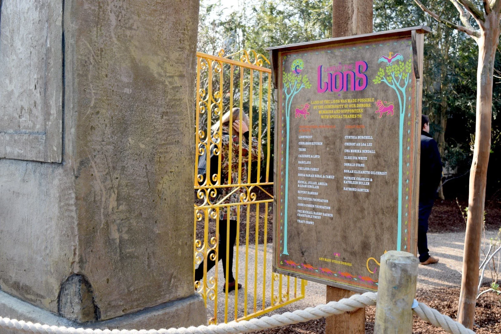 Printing on Wood Lions at London Zoo - 1.webp