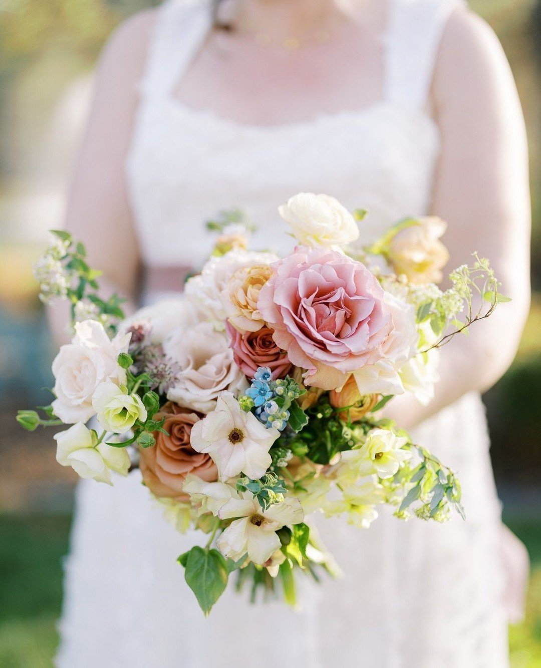 Spring has officially sprung in New England and we are so here for it! ⁠
⁠
So, let's talk bouquets, shall we? 💐⁠
⁠
From classic and elegant to wild and whimsical, there are so many stunning options to choose from when it comes to your wedding day bl