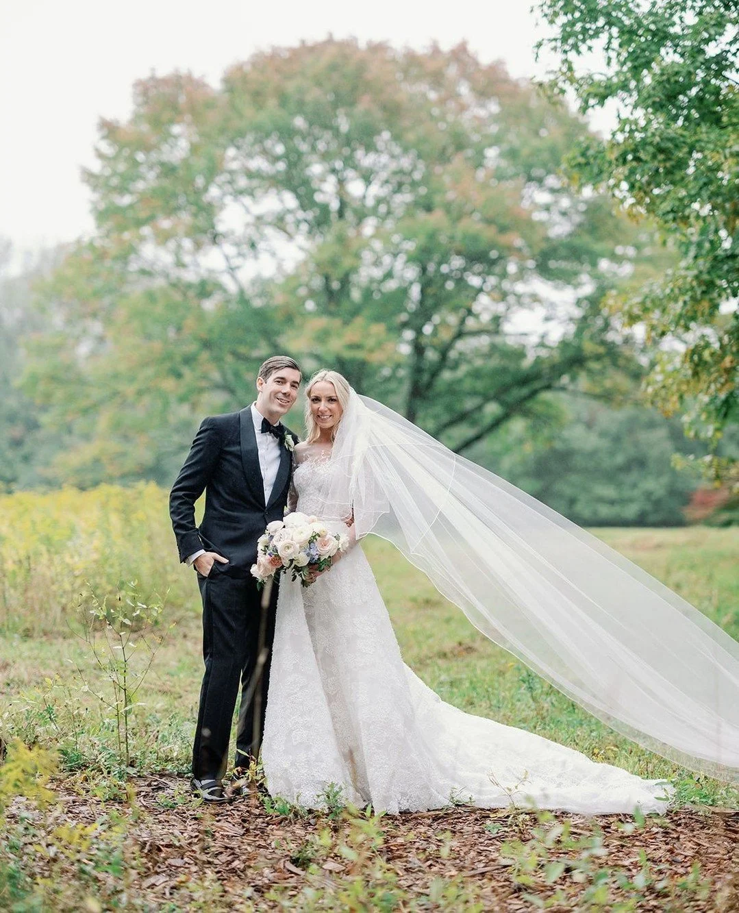 The first real snowfall always gets me thinking about seasons, and honestly? Every single one is magic for weddings in Connecticut (or wherever you decide to say "I do").⁠ ✨️⁠
⁠
Fall gets all the glory, and I get it. The foliage, that golde