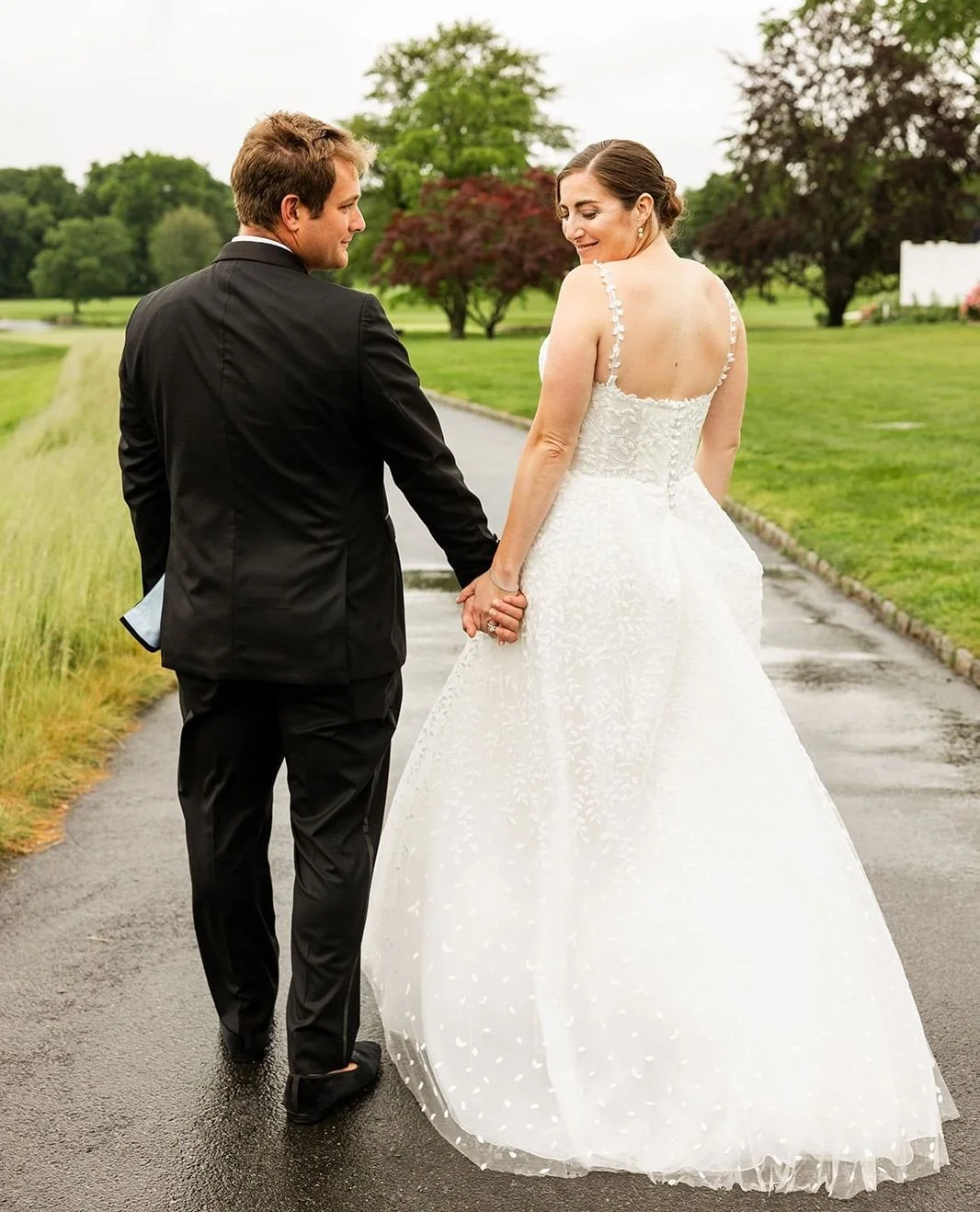 We've said it before and we'll say it again... a wedding is absolutely different than a party. 💁🏻&zwj;♀️⁠
⁠
But just in case you need some examples, here are a few things that take your wedding from a party to the best day of your life...⁠
⁠
🔷 A t