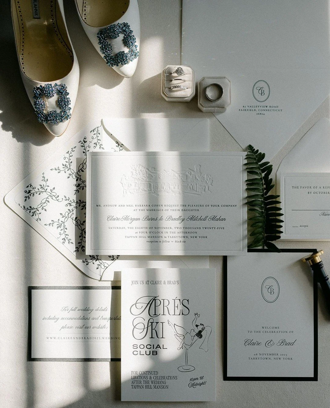 A ceremony overlooking the Hudson, wrapped in the kind of fall light you can&rsquo;t plan... it was like something out of a storybook. ⁠
⁠
And the reception? Modern. Minimal. Romantic. Effortless and yet, intentional. ⁠
⁠
And then, an apr&egrave;s-sk