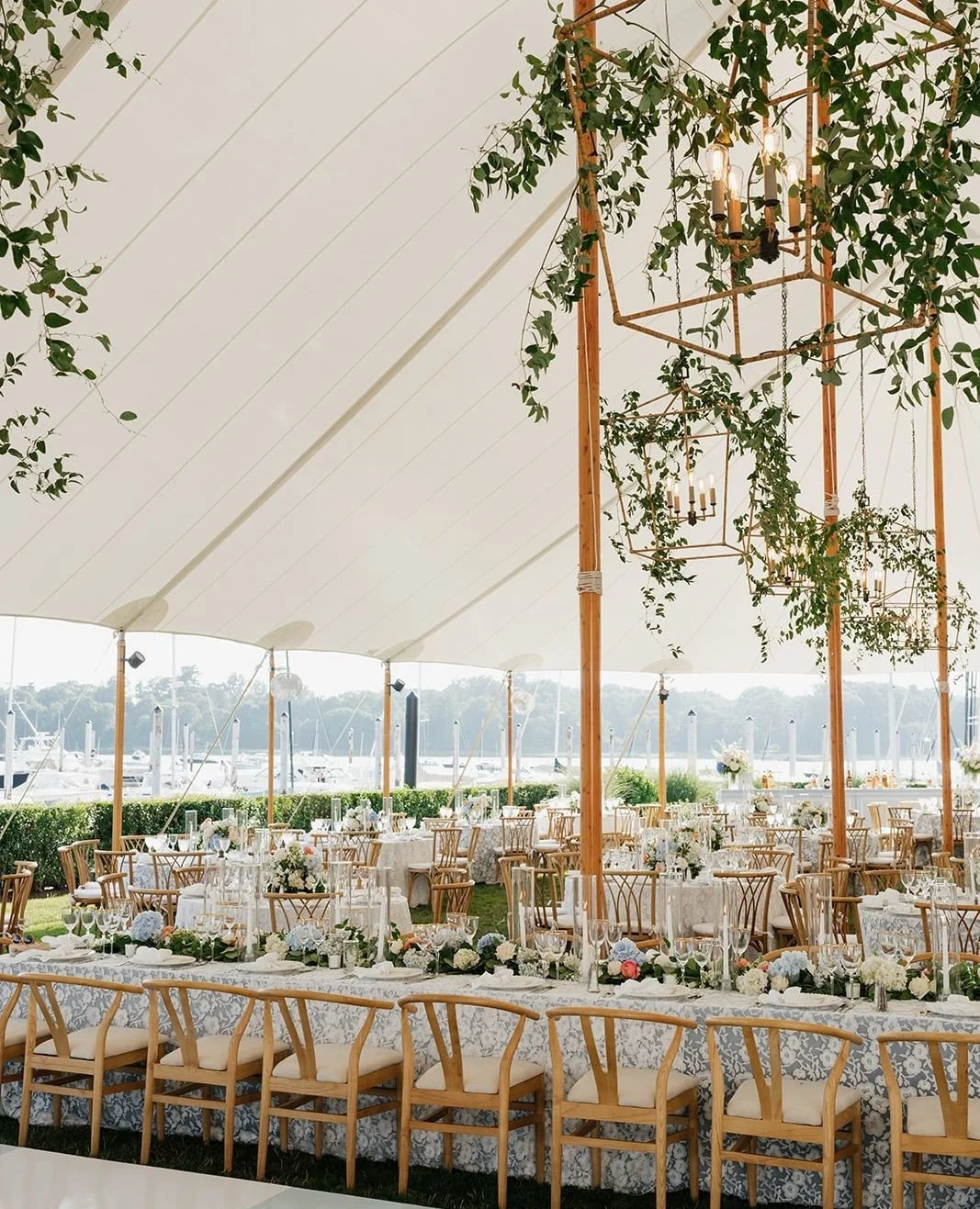 &ldquo;Hot summer nights, mid July&hellip;.&rdquo; (Or at least  that's what we're dreaming of while we're actually frozen inside.)⁠
⁠
Looking back at Emma and Brendan's wedding (that was quite literally in mid July) and remembering exactly why we're