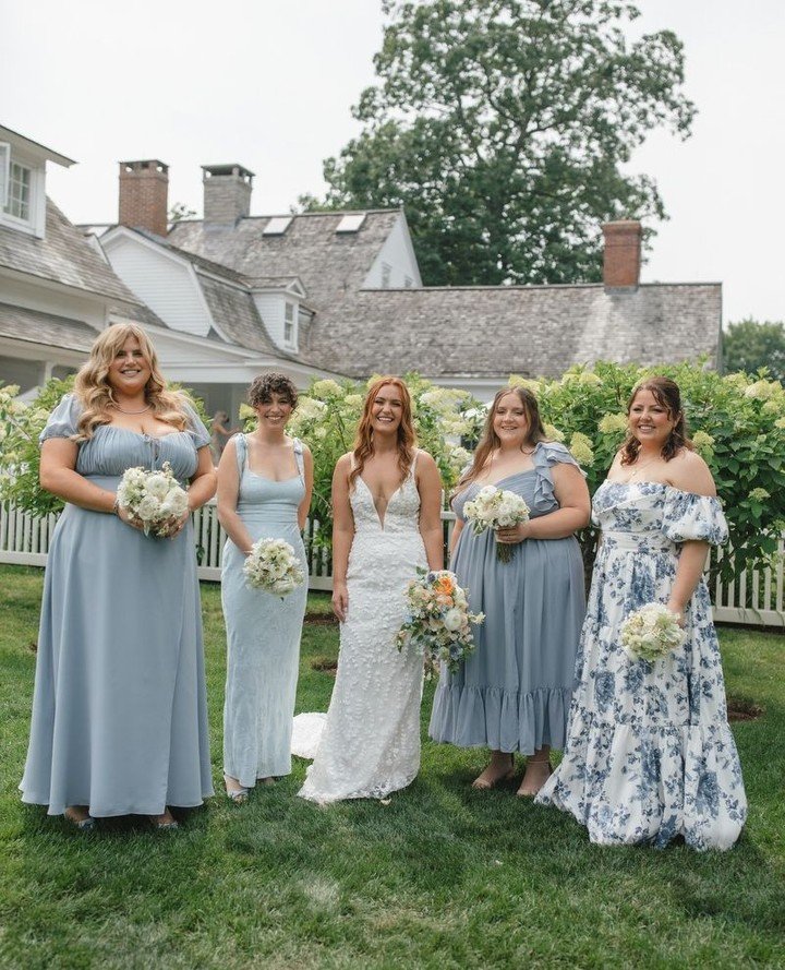 April showers bring the wedding trends we're already obsessed with for the season ahead.⁠
⁠
Mismatched bridesmaid dresses in soft, complementary tones. Bouquets that look freshly gathered rather than tightly arranged. Brides who want their party to f