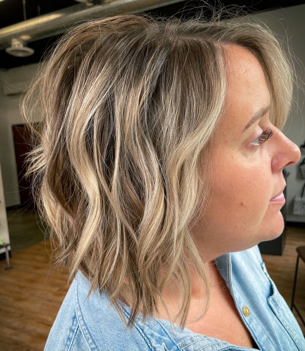 ✨Bringing Dimension Back to Your Hair! ✨

Are you tired of your hair looking all one color? Fear not! I'm here to help you unlock a whole new level of hair transformation. 💁&zwj;♀️

Dimensional Hair involves carefully placing highlights and lowlight