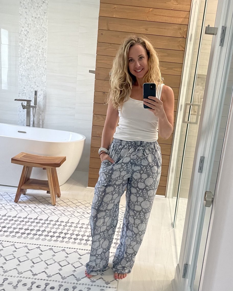Just another day slaying in my Hendley pajama pants with pockets! 😎🔥 Who needs jeans when you can rock these cozy beauties all day long? 😍 Tag your bestie who needs a pair of these pocketed pjs!  #pajamalife #pocketparadise