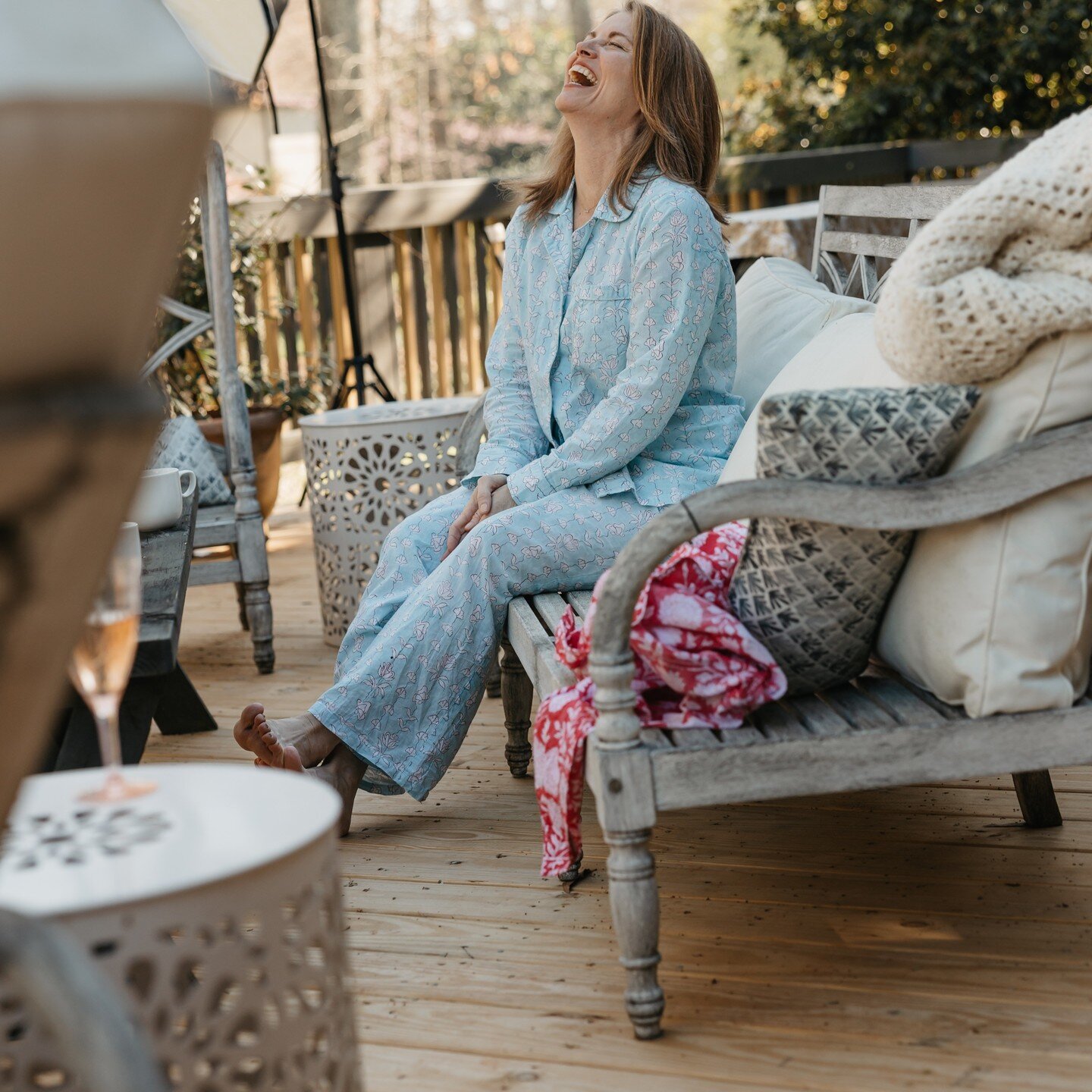 Laugh your way into dreamland! 😄💤 There's something about slipping into these Hendley pajamas that instantly puts you in a state of blissful relaxation. 😍✨ Not only do they feel incredibly soft against your skin, but they also work wonders in help