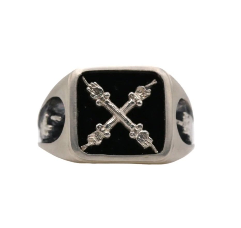 The Introvert Signet Ring in Black Onyx