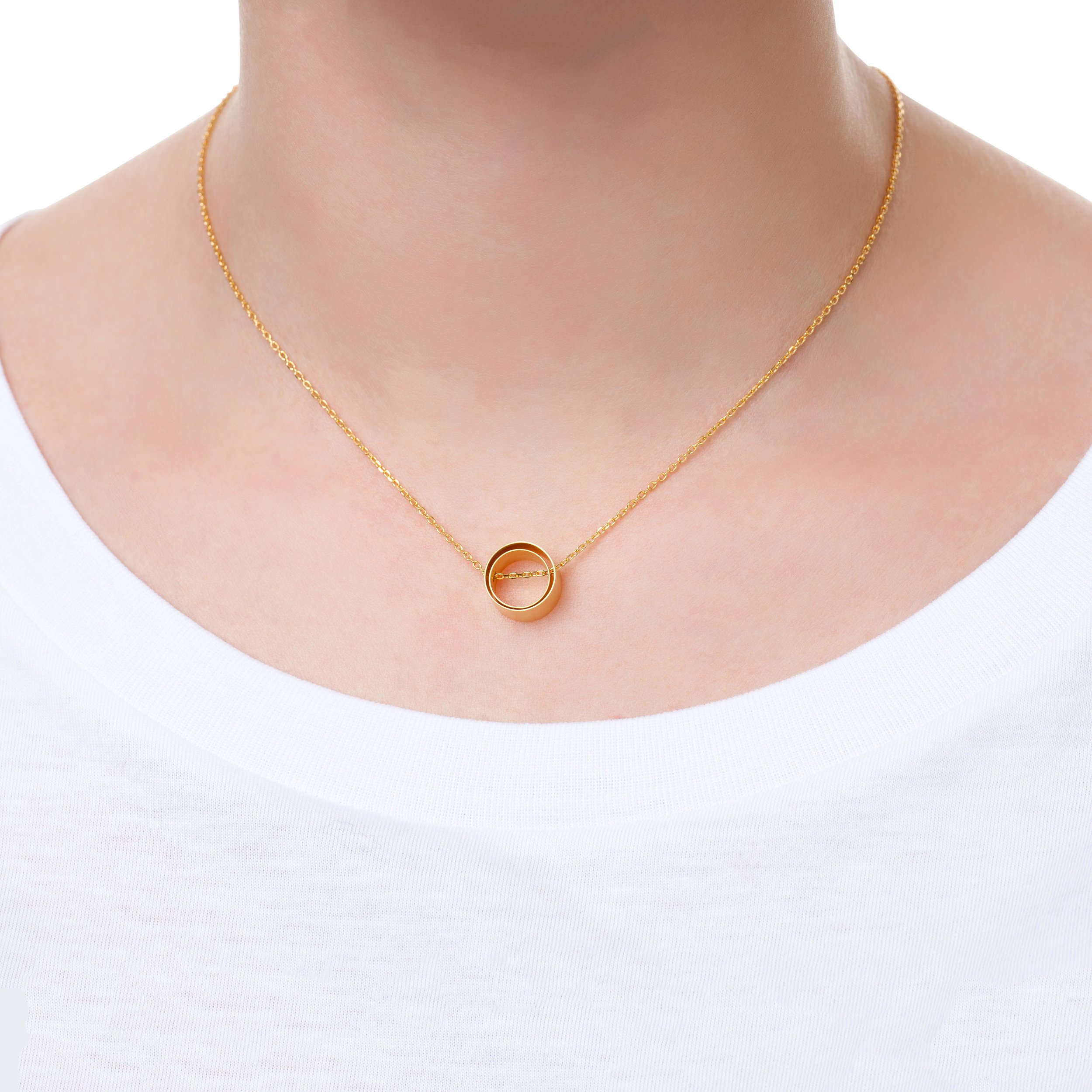shaoe+in+shape+necklace+gold+circel+worn.jpg