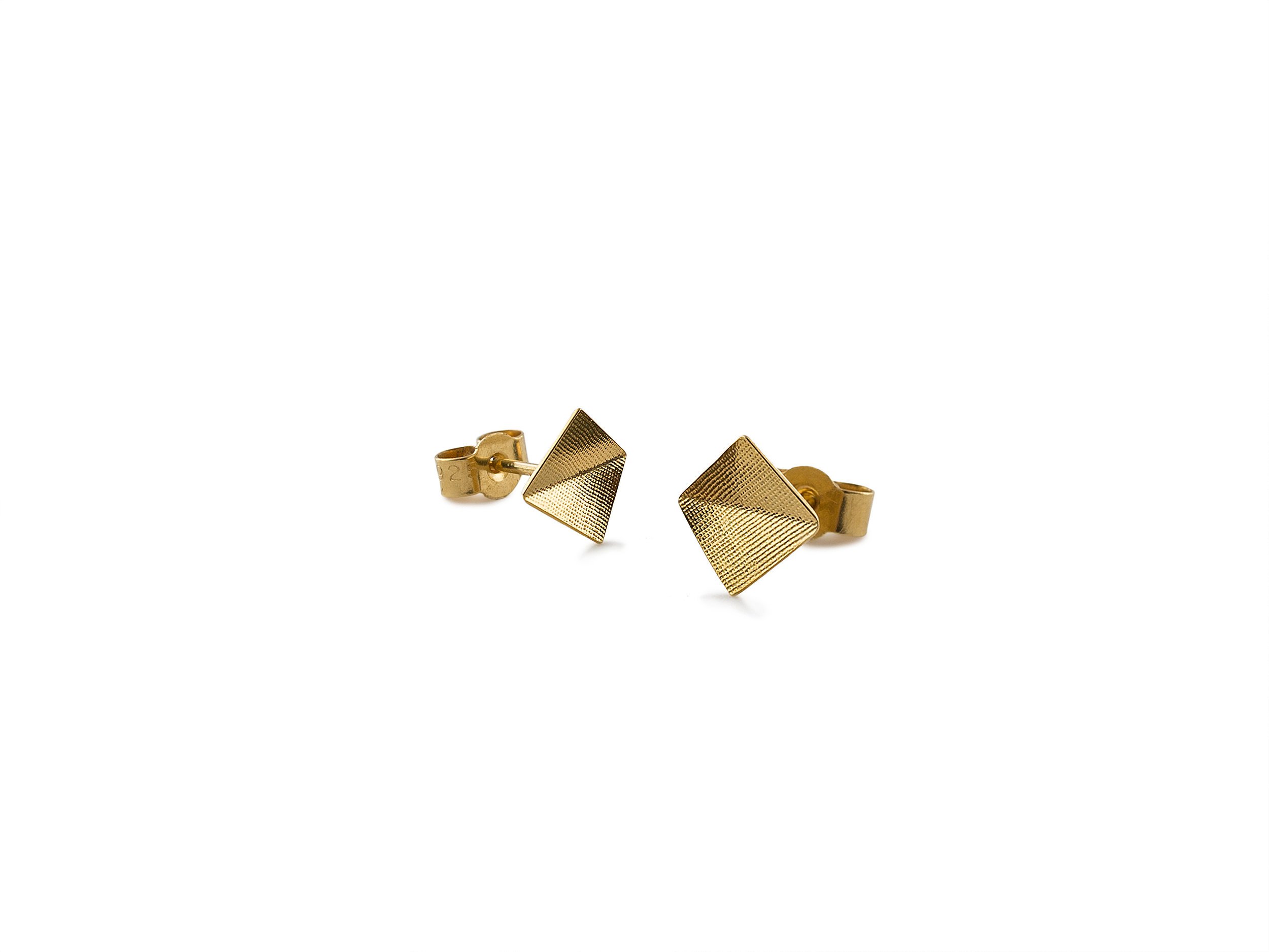 gold+stud+square+3.jpg