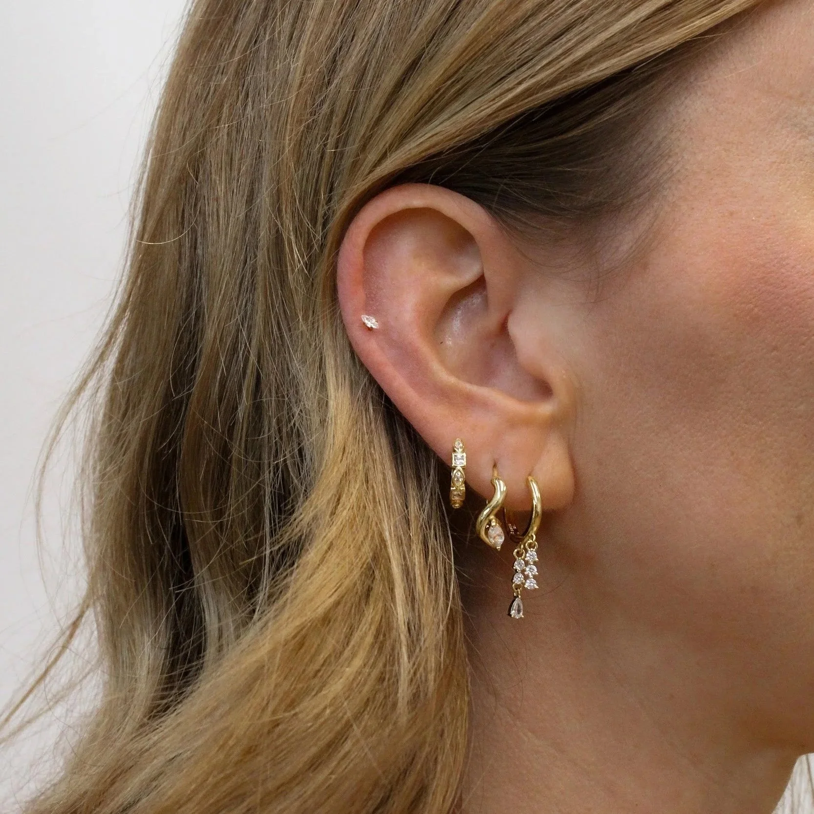 Floating Marquise Flatback Gold.jpeg