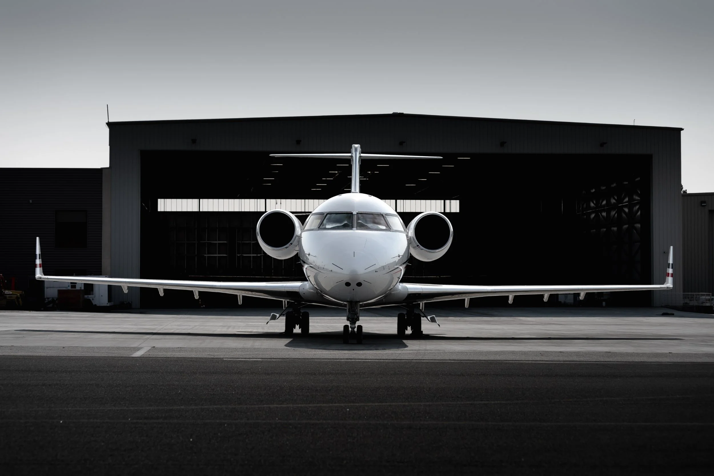 Challenger 604-min.jpg