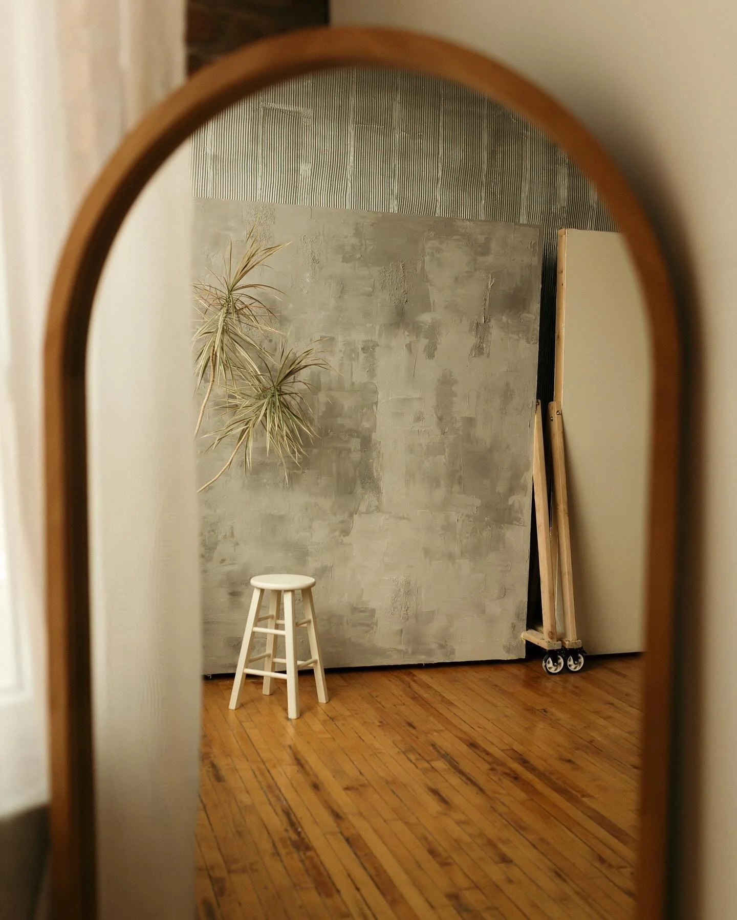 Long time, no post 👋🏻

Fall cleaning and updates have commenced over here at C&amp;F ✨ We're SO excited to show off our new faux, concrete wall in the space. Perfect for those edgy portraits, minimalistic vibes and detail shots.

Huge thanks to Lex