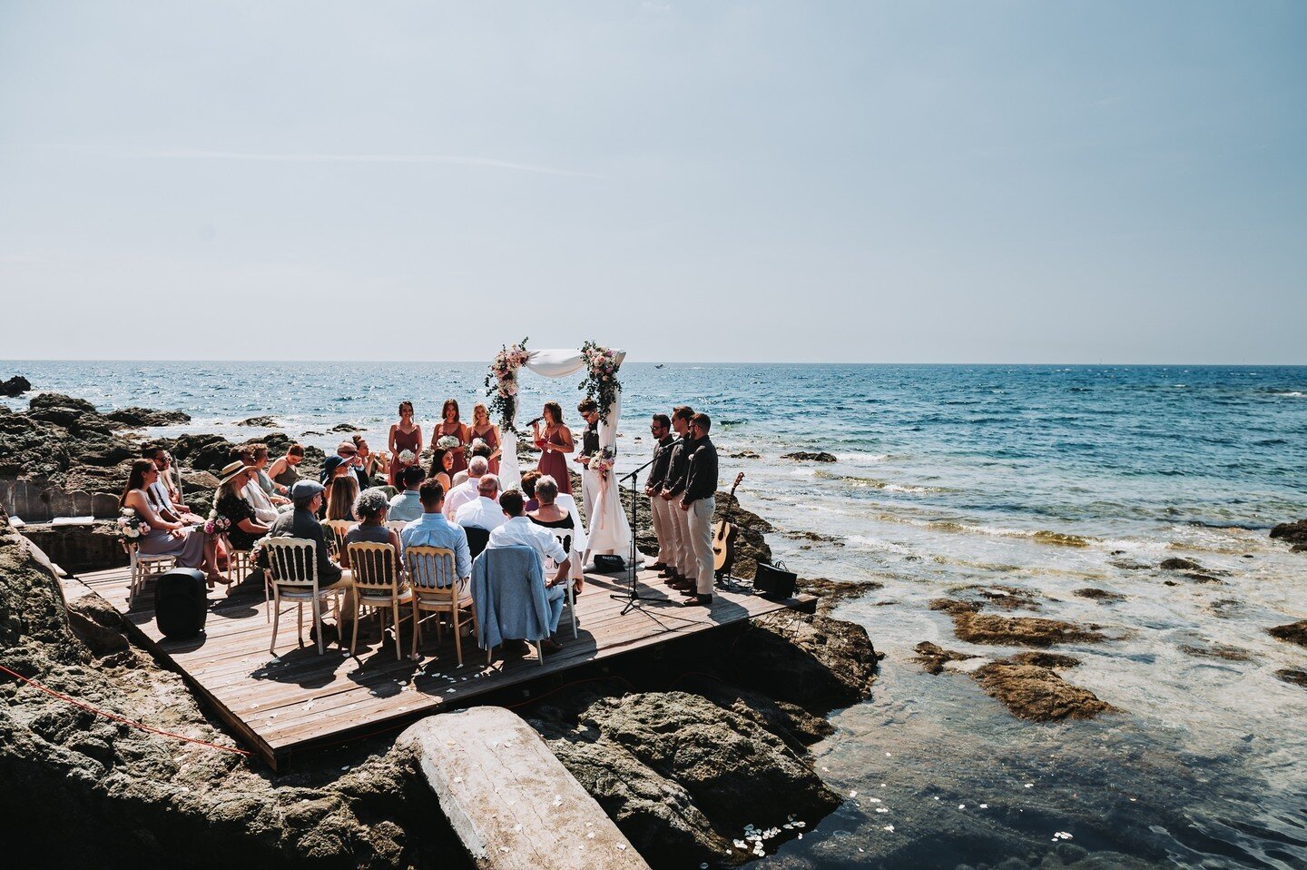 An interesting and beautiful spot to celebrate a #wedding. 

#modernbride #married #realwedding #weddingphotographer #destinationwedding #weddingphotography #weddingday