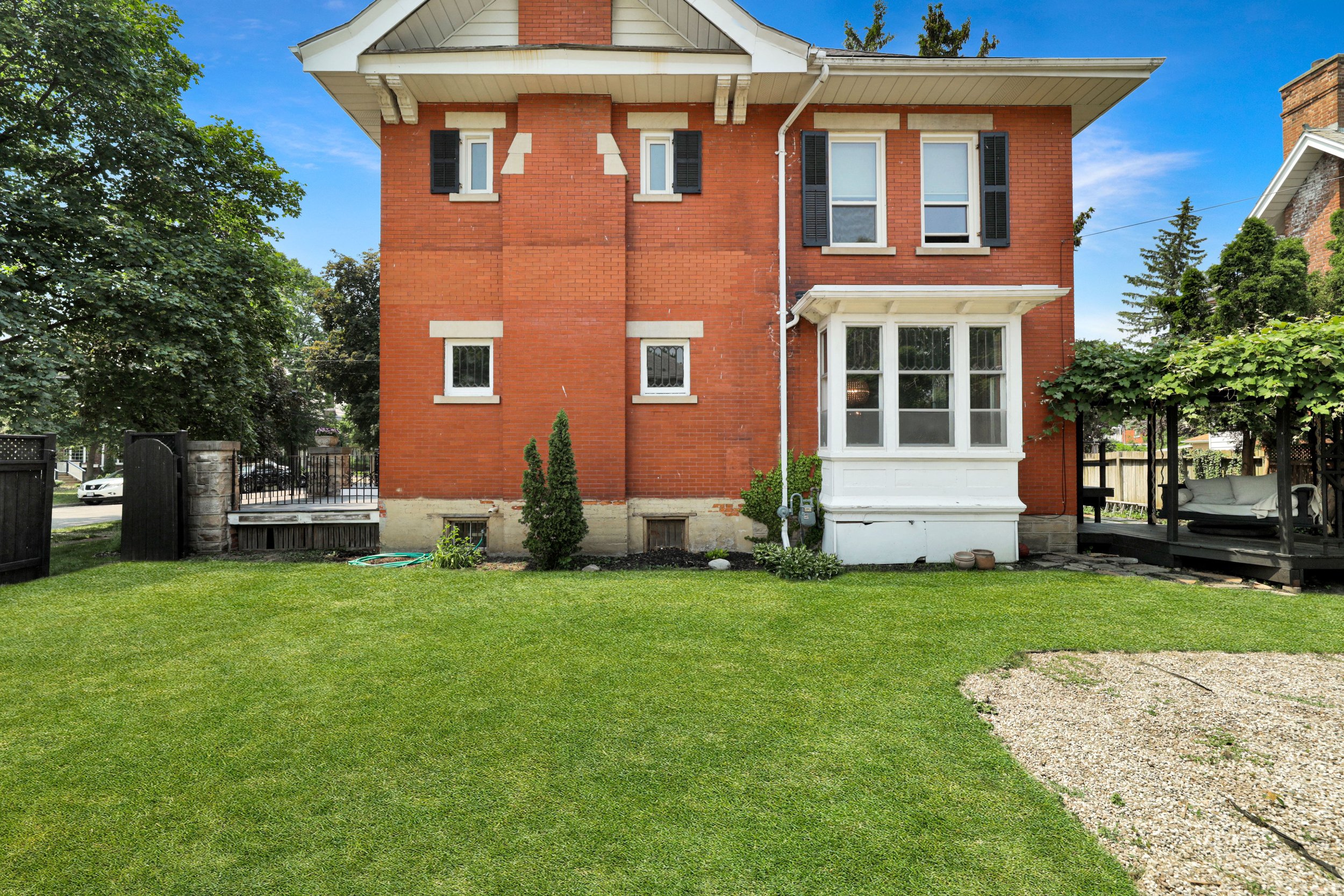 109 Dufferin Avenue, Brantford, Ontario House For Sale — The Crew