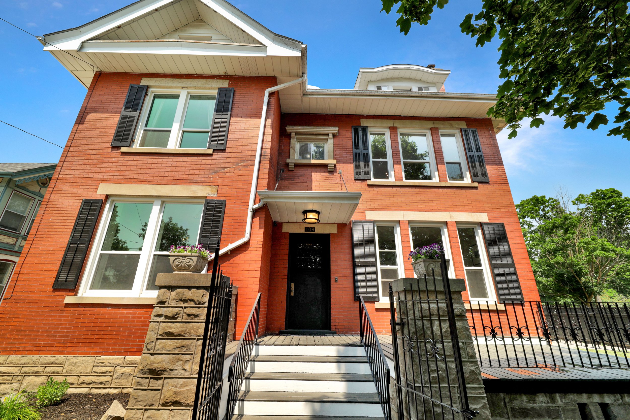 109 Dufferin Avenue, Brantford, Ontario House For Sale — The Crew