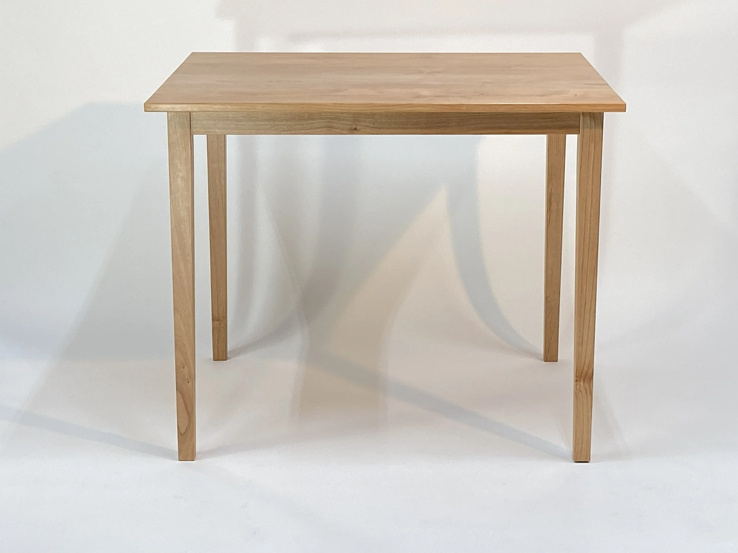 The table's low profile apron allows for maximum leg clearance
