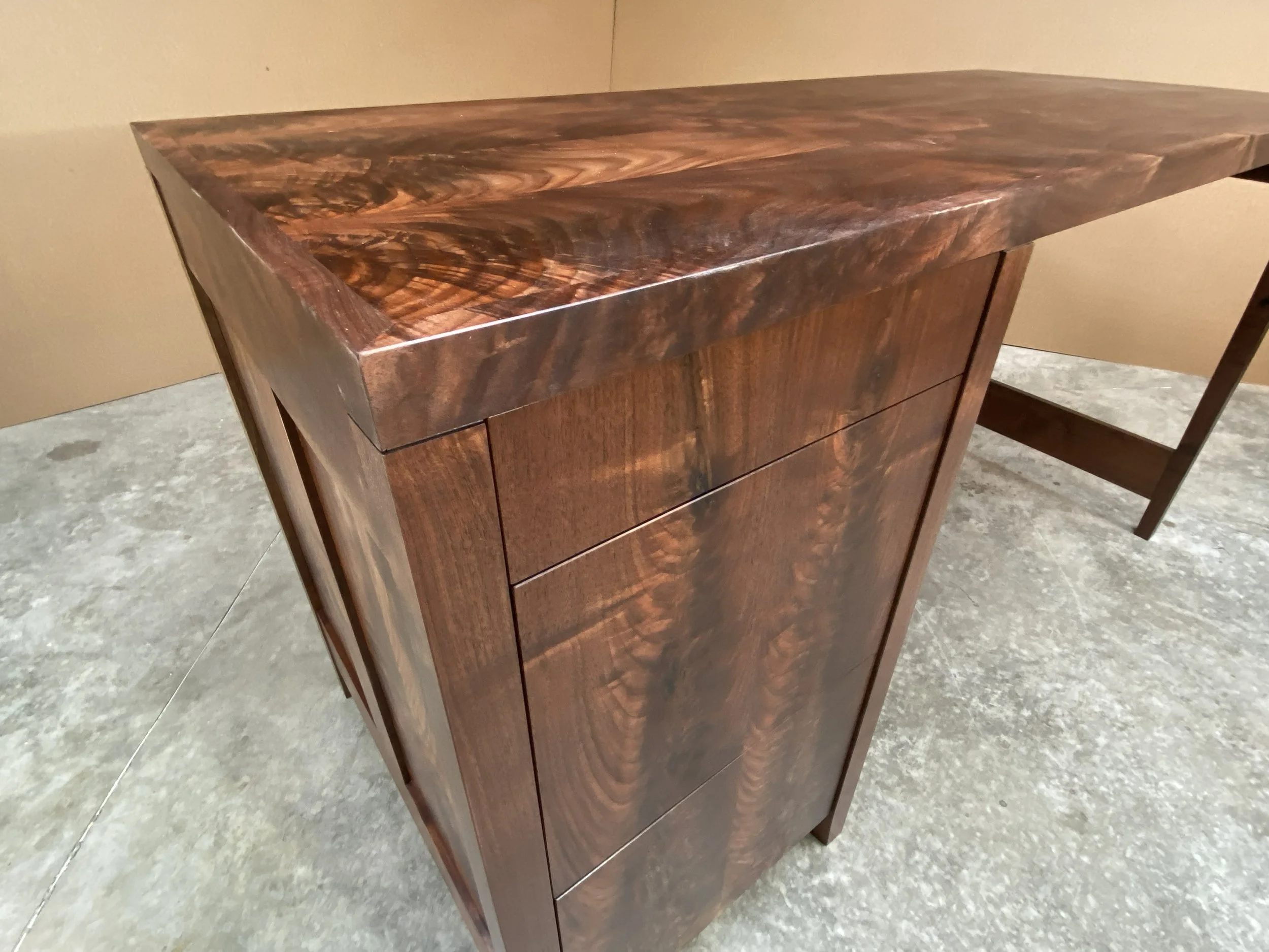 The drawer front's spectacular grain is like a Rorschach Test. I see two Fir trees. What do you see?