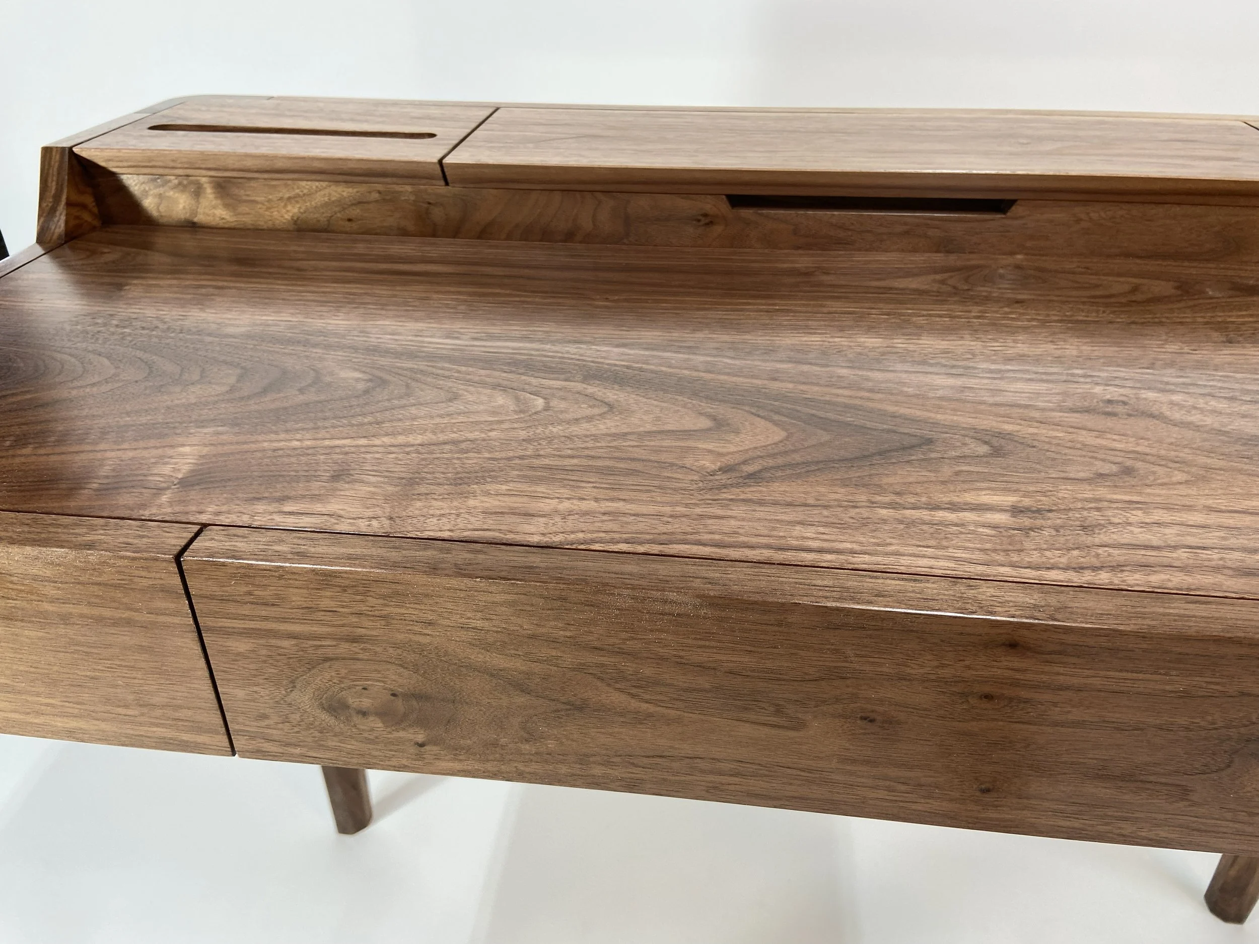 The single flat drawer is 18 in. wide x 11-1/2" deep